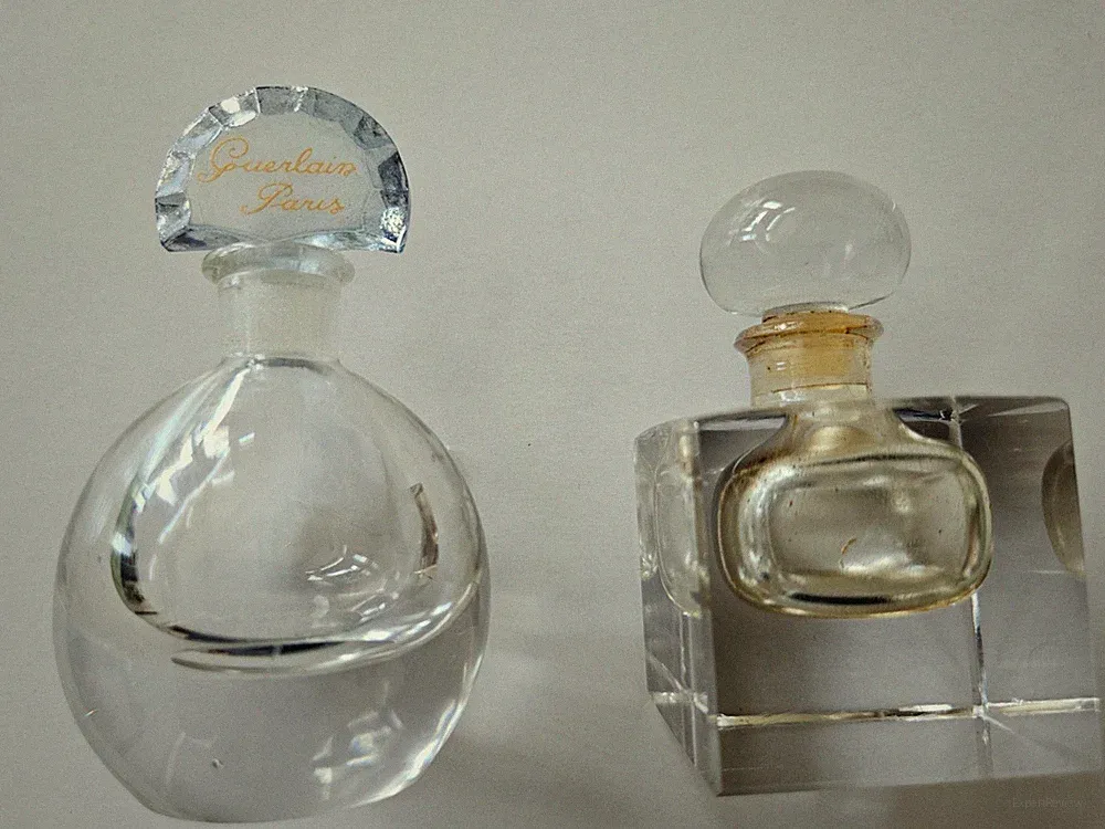 VINTAGE GLASS PERFUME BOTTLES WHICH STOPPERS, 1 GUERLAIN PARIS SOLID GLASS