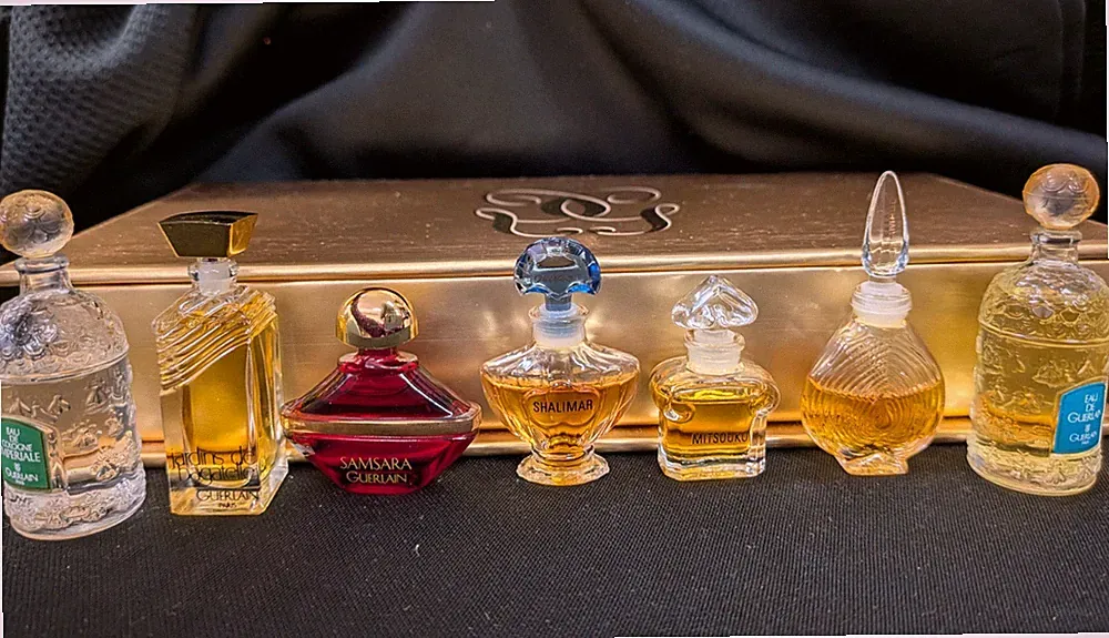 Vintage Guerlain Paris Fragrance Masterpiece Miniature Perfume Set Of 7 DS61